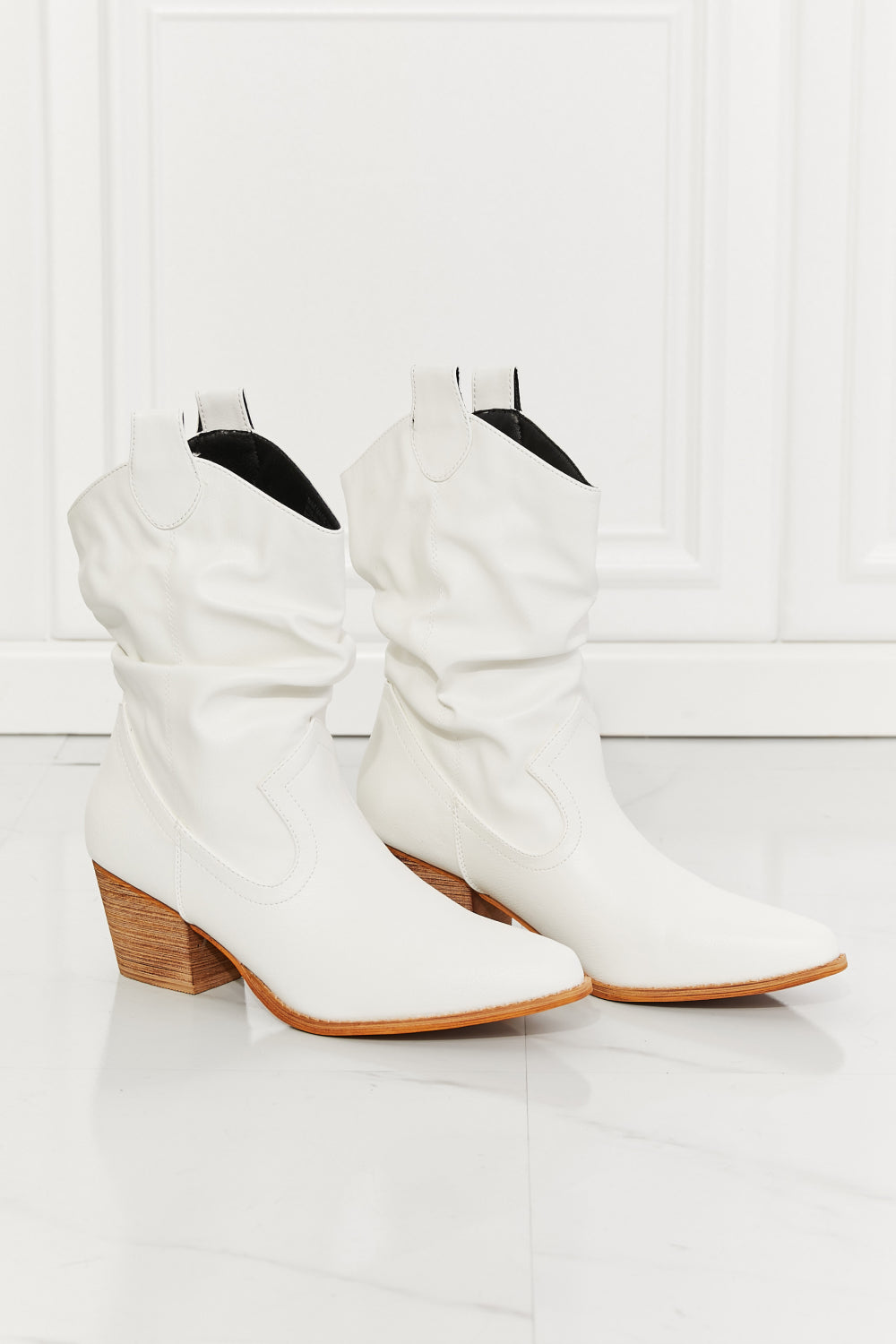 MMShoes Better in Texas Scrunch Cowboy Boots in White